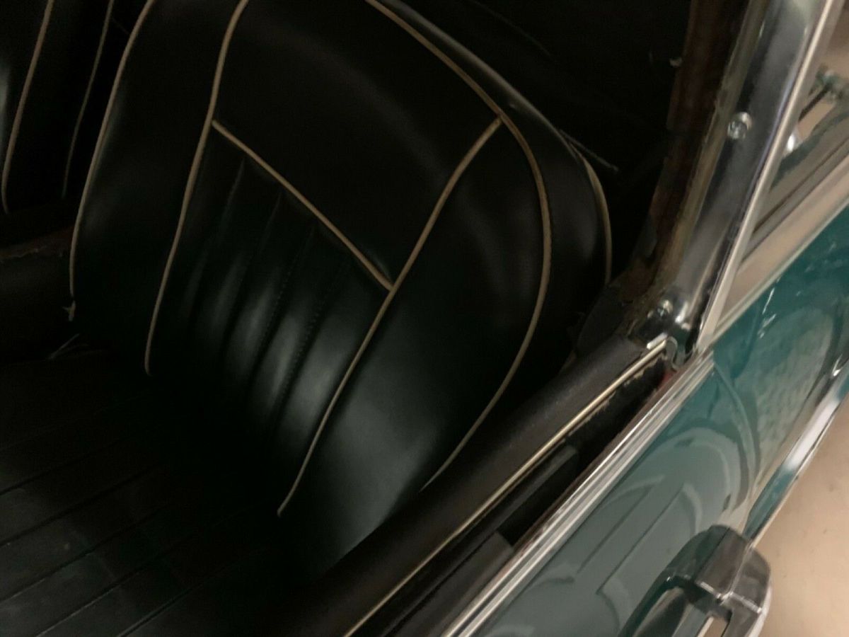 1968 British racing green MG MGB Coupe