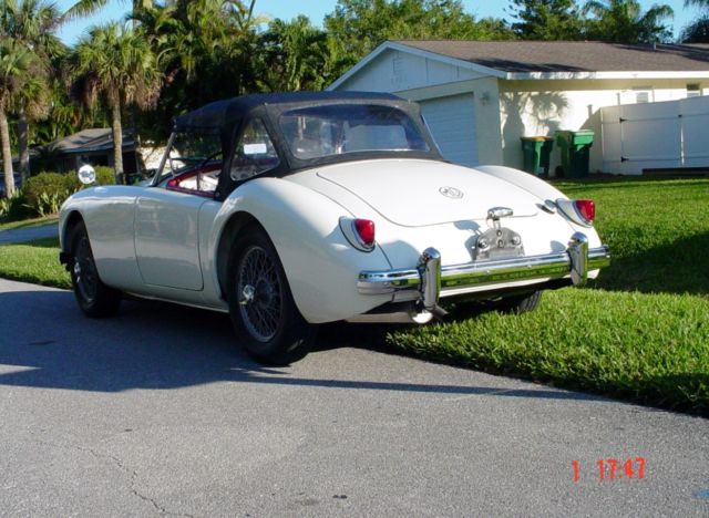 1962 Silver MG MGA