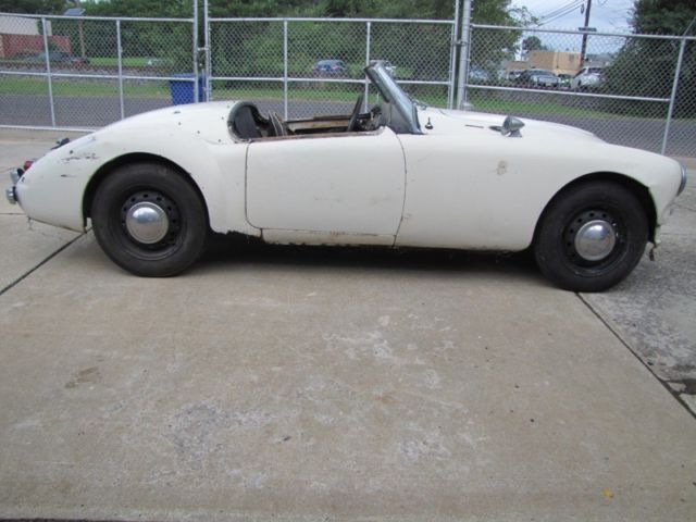 1962 old english white MG MGA