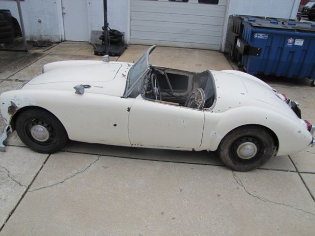 1962 old english white MG MGA