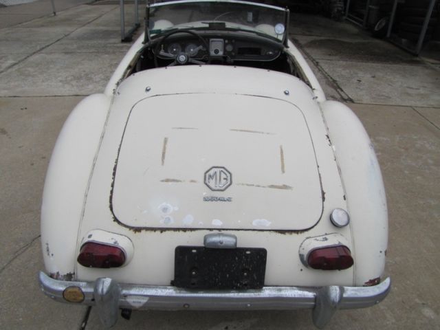 1962 old english white MG MGA