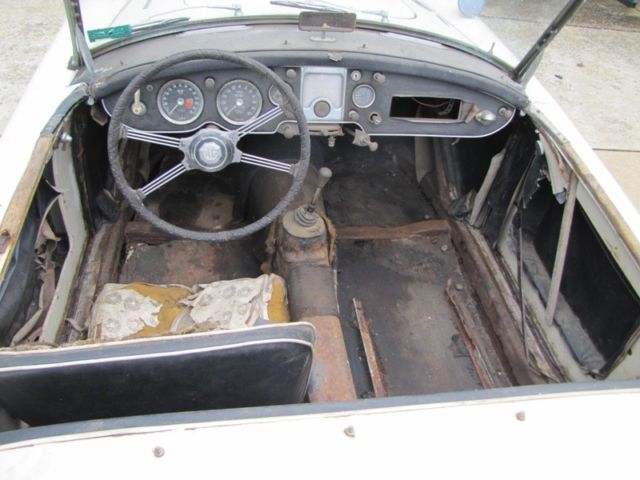 1962 old english white MG MGA