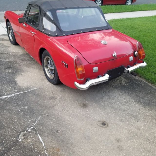 1970 Red MG MGB Convertible