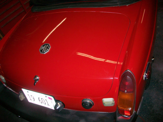 1976 Red MG MGB Convertible
