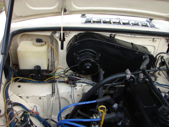 1974 CREAM MG MGB GT