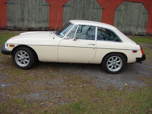 1974 CREAM MG MGB GT