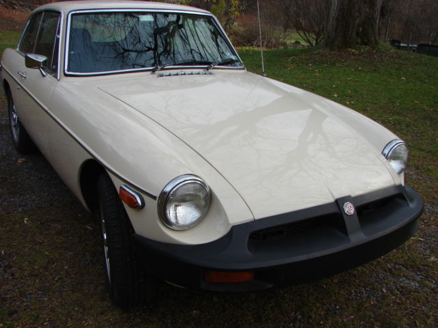 1974 CREAM MG MGB GT