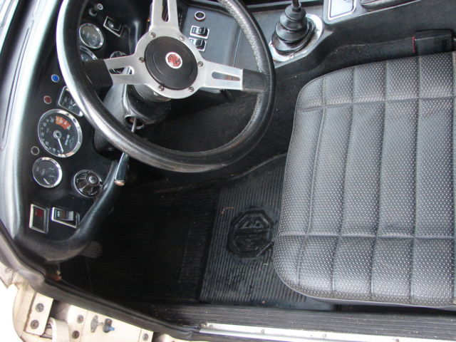 1974 CREAM MG MGB GT