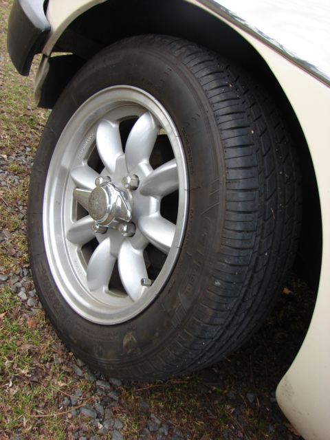 1974 CREAM MG MGB GT
