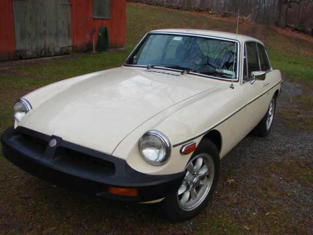 1974 CREAM MG MGB GT