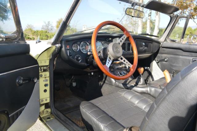 1976 Yellow MG MGB Convertible