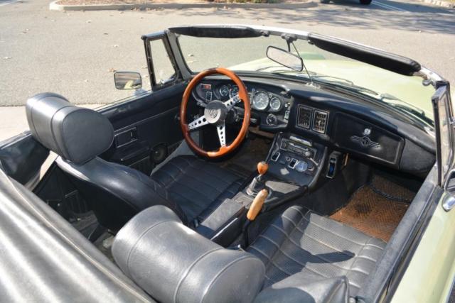 1976 Yellow MG MGB Convertible