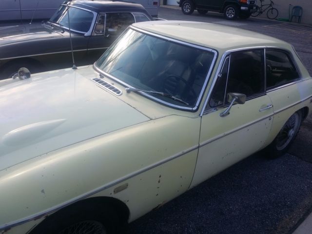 1969 Yellow MG MGB Coupe