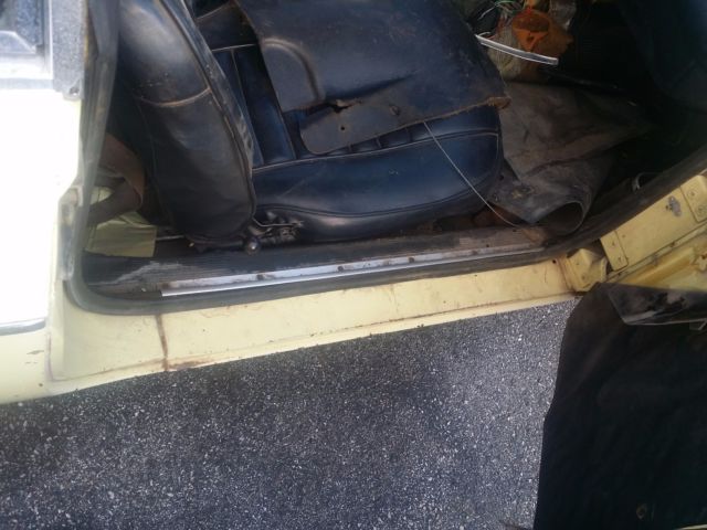 1969 Yellow MG MGB Coupe