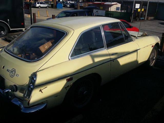 1969 Yellow MG MGB Coupe