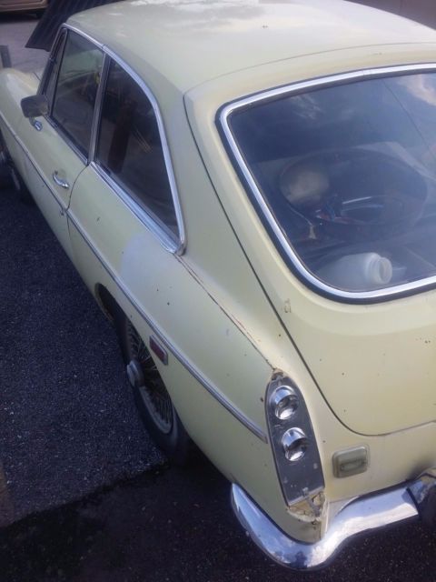 1969 Yellow MG MGB Coupe