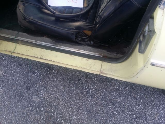 1969 Yellow MG MGB Coupe