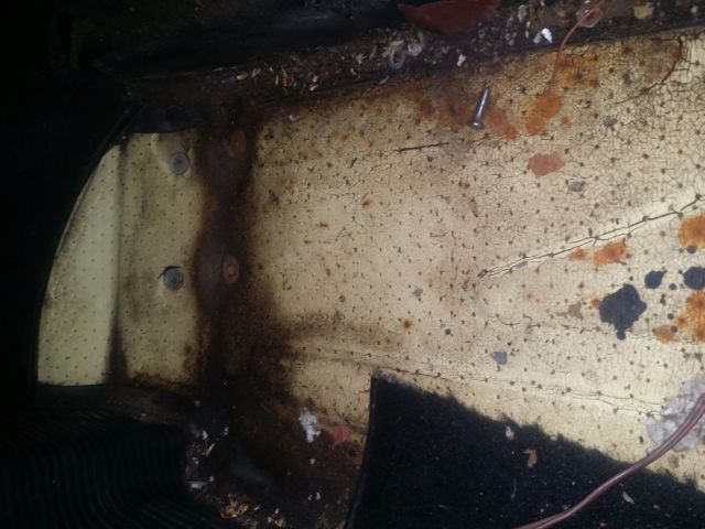 1969 Yellow MG MGB Coupe