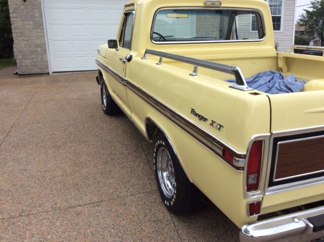 1972 Yellow Ford F-100