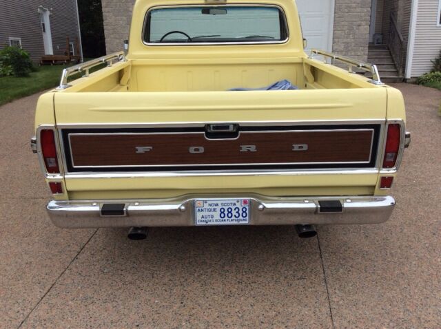 1972 Yellow Ford F-100