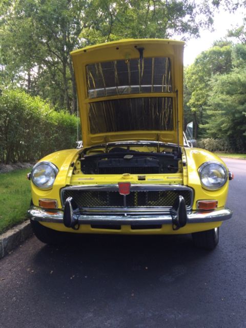 1973 Yellow MG MGB Convertible