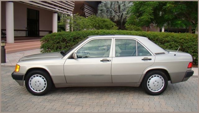 1993 Gold Mercedes-Benz 190-Series Sedan