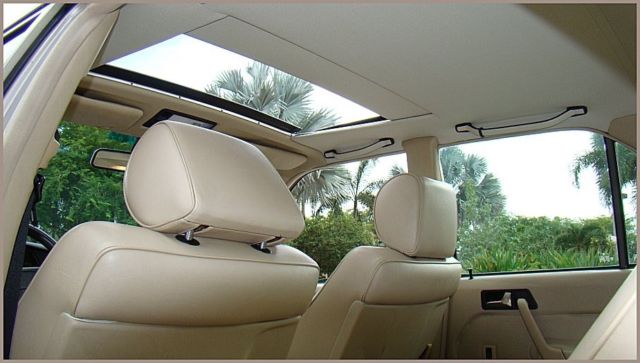 1993 Gold Mercedes-Benz 190-Series Sedan