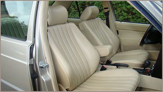 1993 Gold Mercedes-Benz 190-Series Sedan