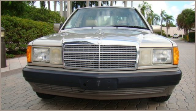 1993 Gold Mercedes-Benz 190-Series Sedan