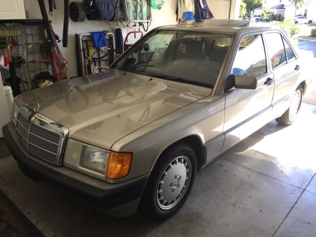 1993 Gold Mercedes-Benz 190-Series Sedan