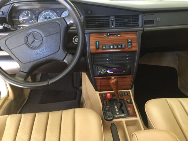 1993 Gold Mercedes-Benz 190-Series Sedan