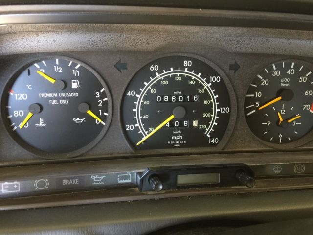 1993 Gold Mercedes-Benz 190-Series Sedan