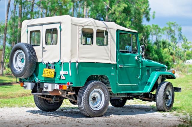 1977 Green Toyota Land Cruiser SUV