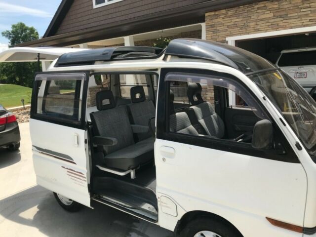 1994 White Mitsubishi Other Micro van