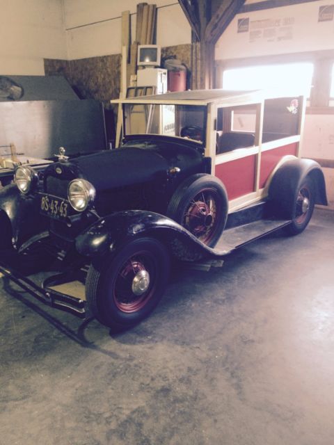 1928 Red/Black Ford Model A SUV