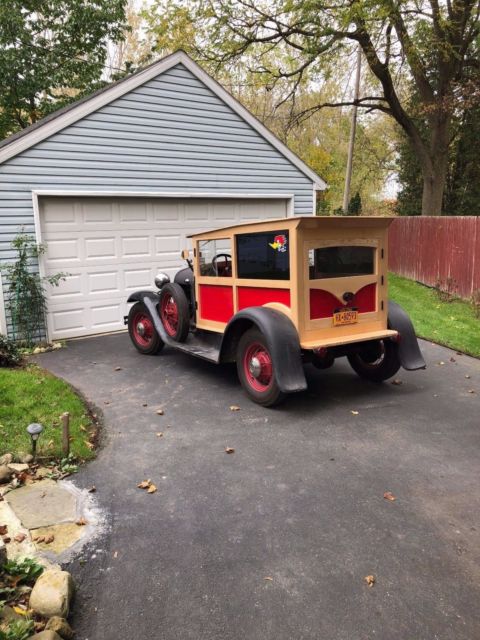 1928 Red/Black Ford Model A SUV