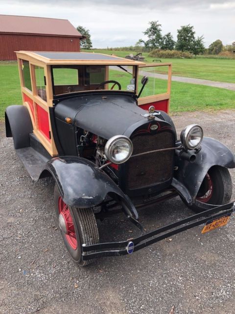 1928 Red/Black Ford Model A SUV