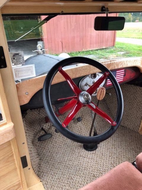 1928 Red/Black Ford Model A SUV
