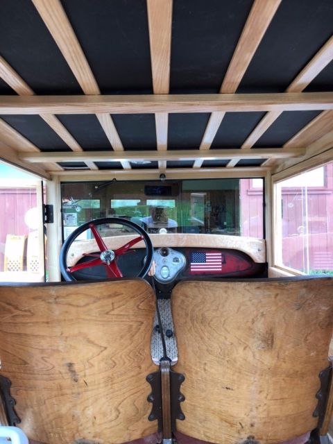 1928 Red/Black Ford Model A SUV