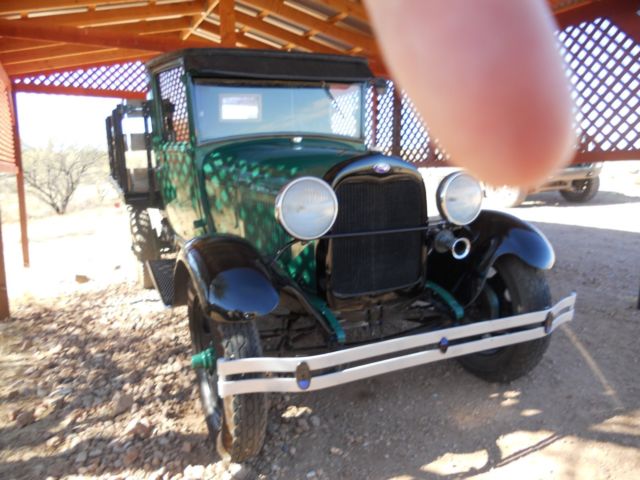 1930 green  black Ford Model A 2 dr