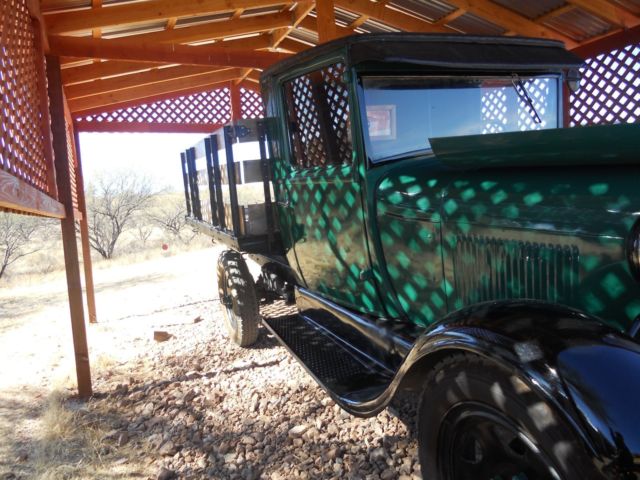 1930 green  black Ford Model A 2 dr