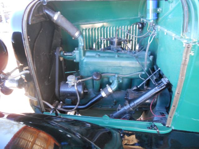 1930 green  black Ford Model A 2 dr