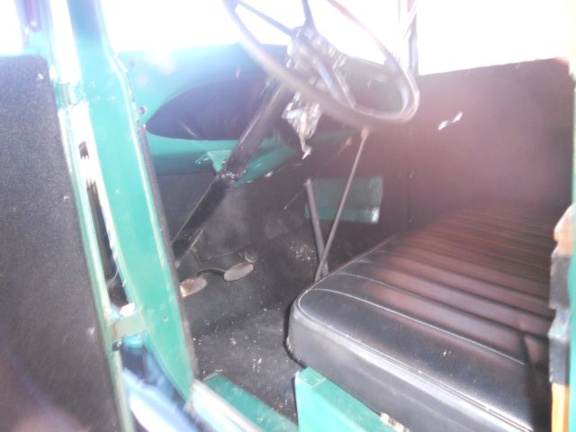 1930 green  black Ford Model A 2 dr