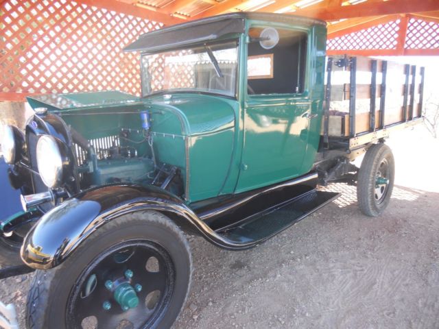 1930 green  black Ford Model A 2 dr