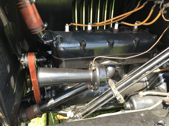 1925 black Ford Model T roadster