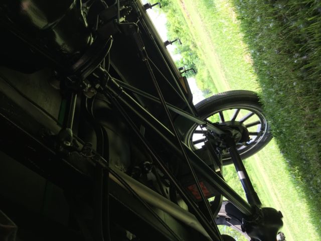 1925 black Ford Model T roadster