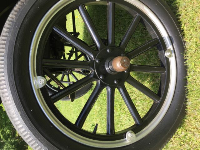 1925 black Ford Model T roadster