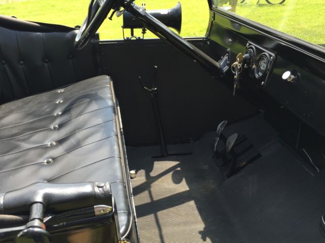 1925 black Ford Model T roadster