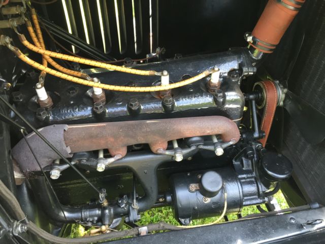 1925 black Ford Model T roadster