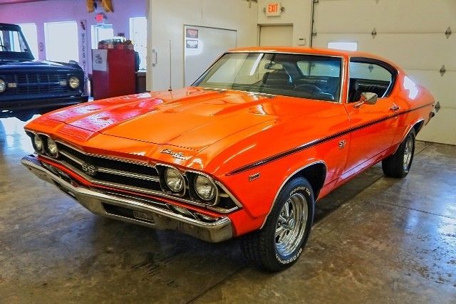 1969 Orange Chevrolet Chevelle --